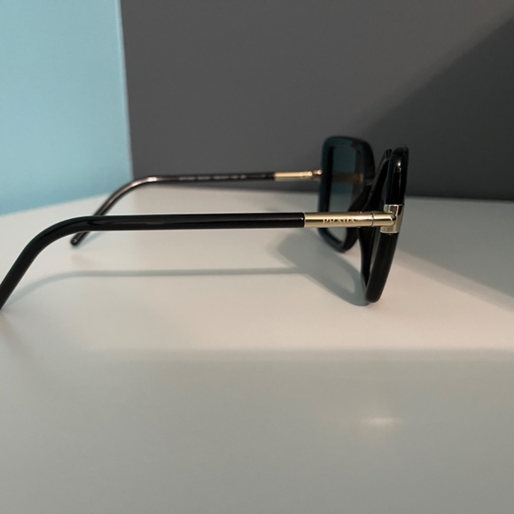 NEW NEVER WORN PRADA SUNGLASSES main image 5